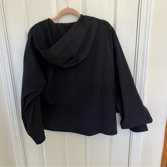 Lululemon water-repellent hooded Anorak - Picture 3 of 5